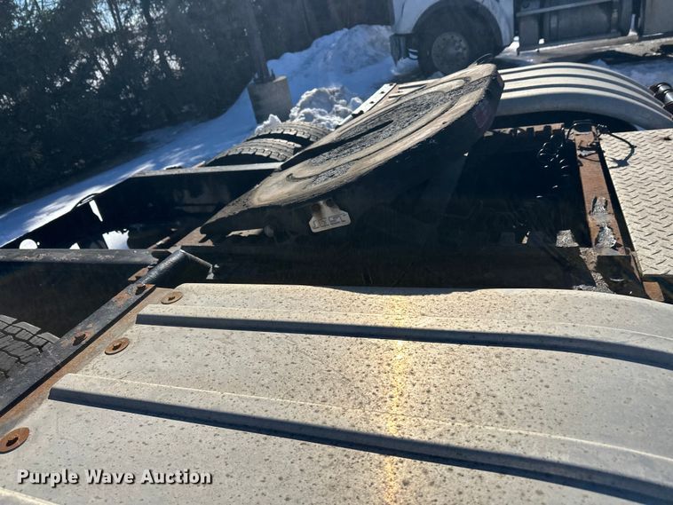 image for item FK1577 2015 Mack CXU613 semi truck