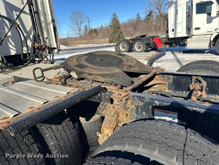 image for item FK1577 2015 Mack CXU613 semi truck