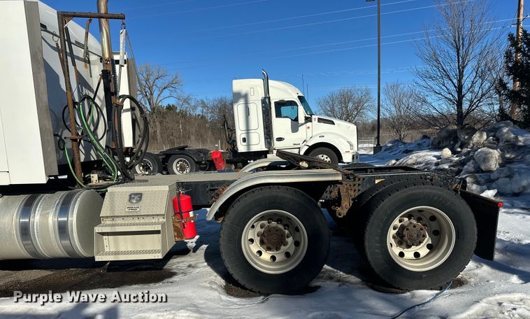 image for item FK1577 2015 Mack CXU613 semi truck