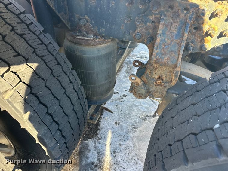 image for item FK1577 2015 Mack CXU613 semi truck