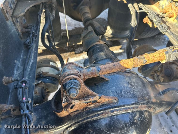 image for item FK1577 2015 Mack CXU613 semi truck