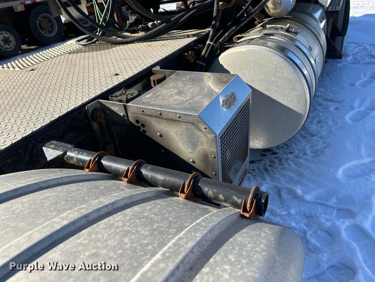 image for item FK1577 2015 Mack CXU613 semi truck