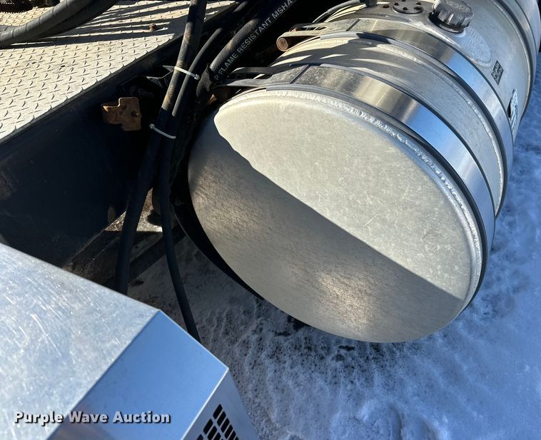 image for item FK1577 2015 Mack CXU613 semi truck