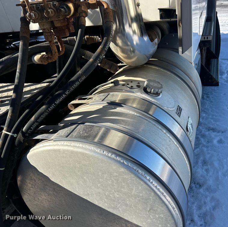 image for item FK1577 2015 Mack CXU613 semi truck