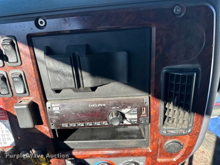 image for item FK1577 2015 Mack CXU613 semi truck