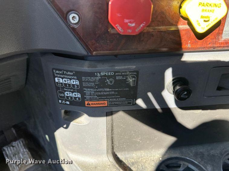 image for item FK1577 2015 Mack CXU613 semi truck