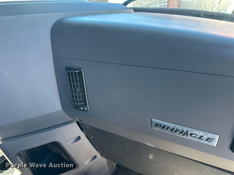 image for item FK1577 2015 Mack CXU613 semi truck