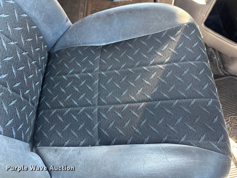 image for item FK1577 2015 Mack CXU613 semi truck