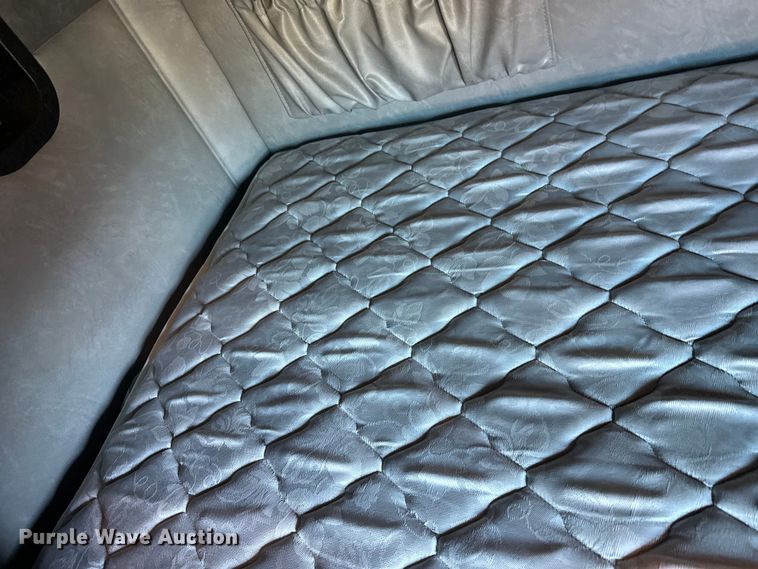 image for item FK1577 2015 Mack CXU613 semi truck