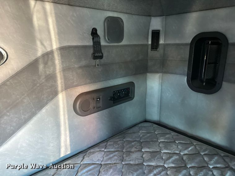 image for item FK1577 2015 Mack CXU613 semi truck