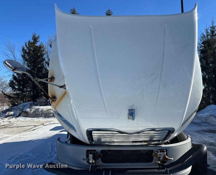 image for item FK1577 2015 Mack CXU613 semi truck