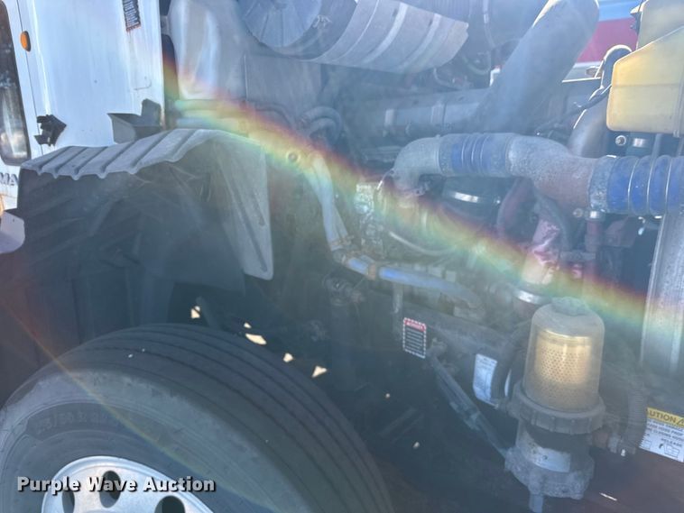 image for item FK1577 2015 Mack CXU613 semi truck