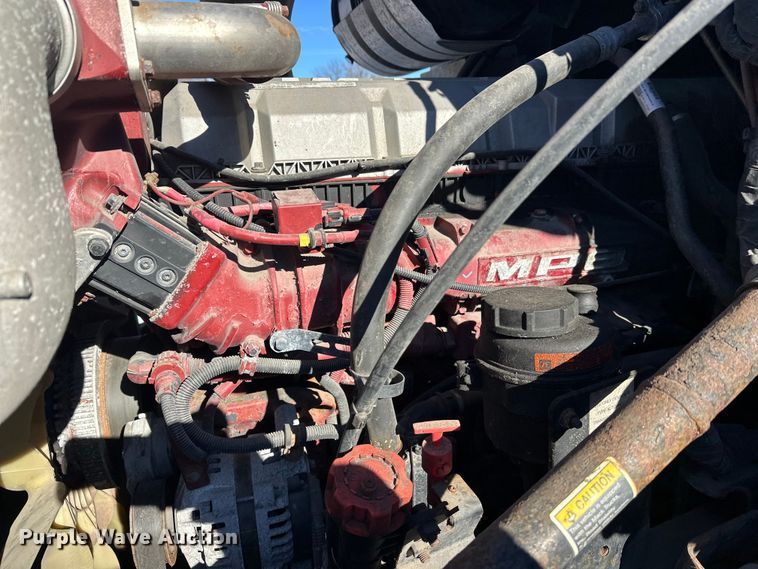 image for item FK1577 2015 Mack CXU613 semi truck