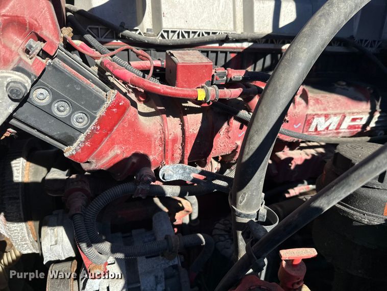 image for item FK1577 2015 Mack CXU613 semi truck