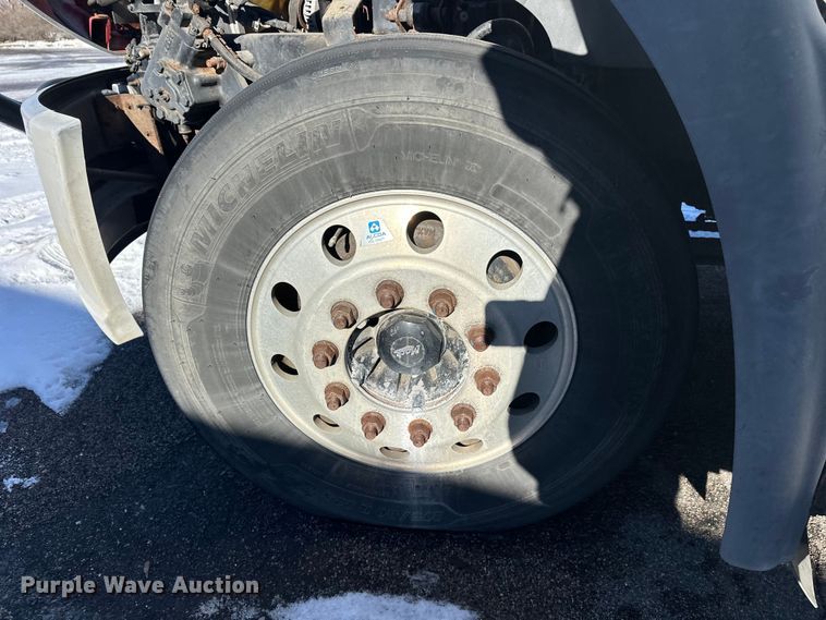 image for item FK1577 2015 Mack CXU613 semi truck