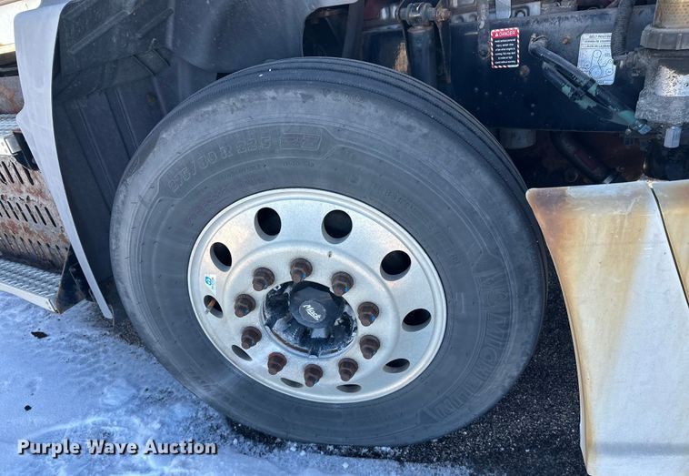 image for item FK1577 2015 Mack CXU613 semi truck