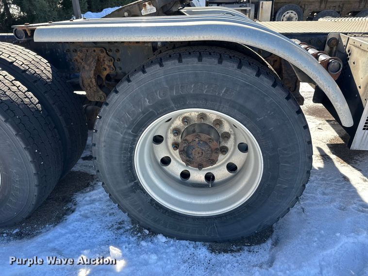 image for item FK1577 2015 Mack CXU613 semi truck