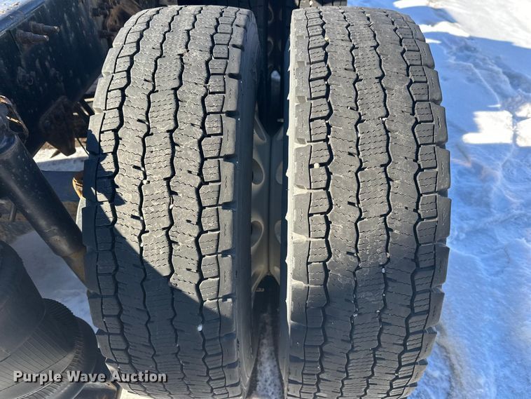 image for item FK1577 2015 Mack CXU613 semi truck