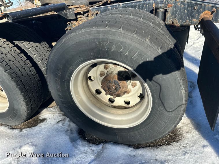 image for item FK1577 2015 Mack CXU613 semi truck