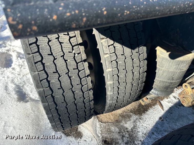 image for item FK1577 2015 Mack CXU613 semi truck