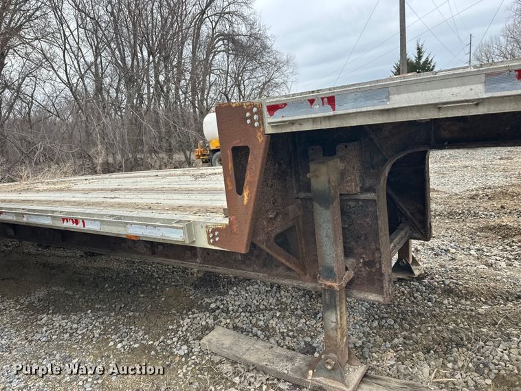 image for item FK1763 2005 Fontaine drop deck trailer