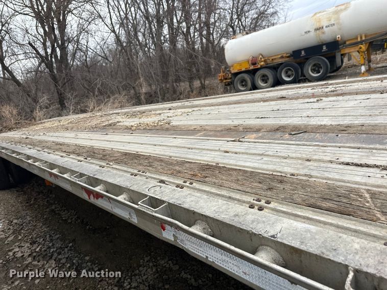 image for item FK1763 2005 Fontaine drop deck trailer