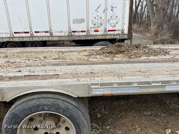 image for item FK1763 2005 Fontaine drop deck trailer