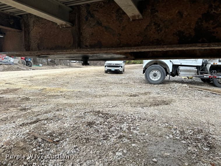 image for item FK1763 2005 Fontaine drop deck trailer