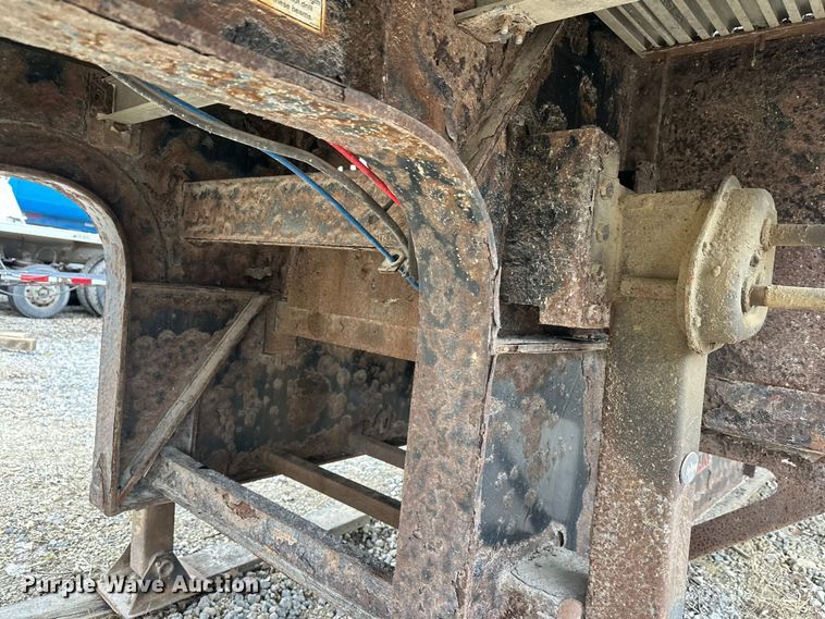 image for item FK1763 2005 Fontaine drop deck trailer