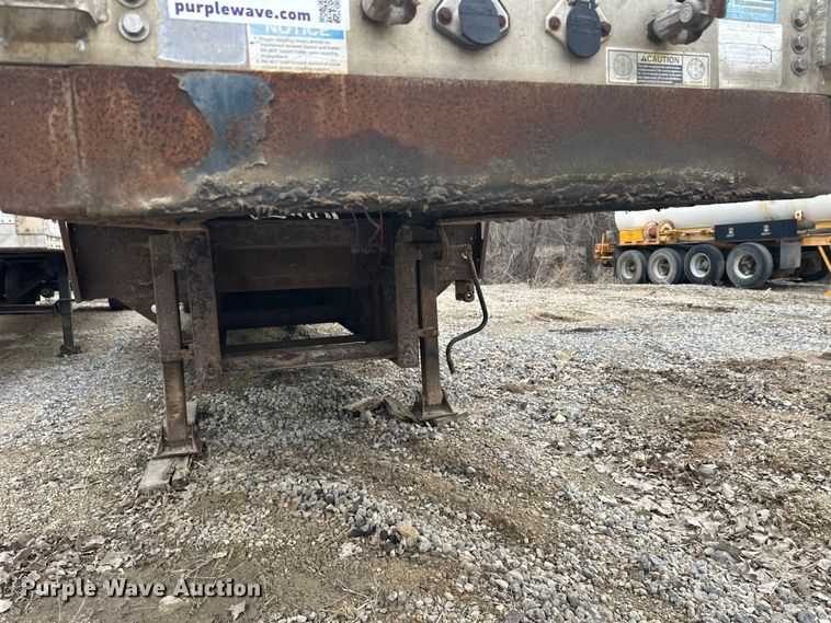 image for item FK1763 2005 Fontaine drop deck trailer