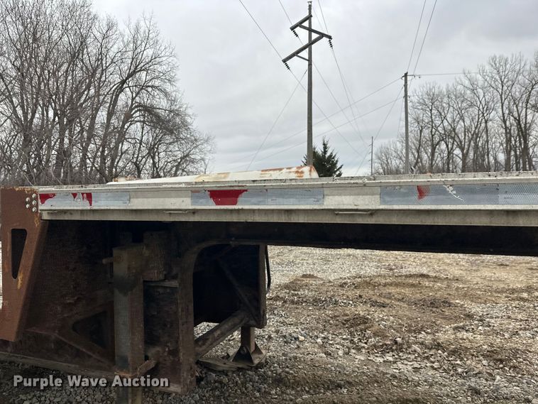 image for item FK1763 2005 Fontaine drop deck trailer