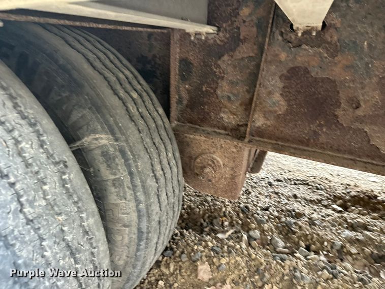 image for item FK1763 2005 Fontaine drop deck trailer