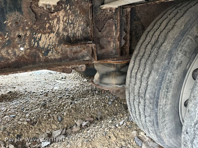 image for item FK1763 2005 Fontaine drop deck trailer