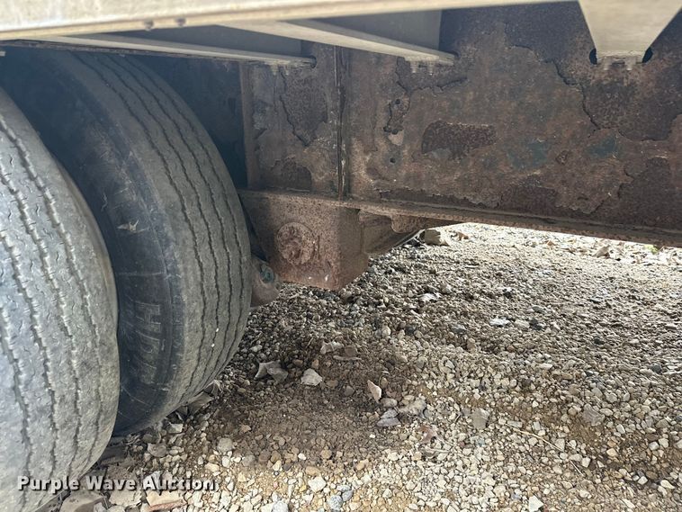 image for item FK1763 2005 Fontaine drop deck trailer