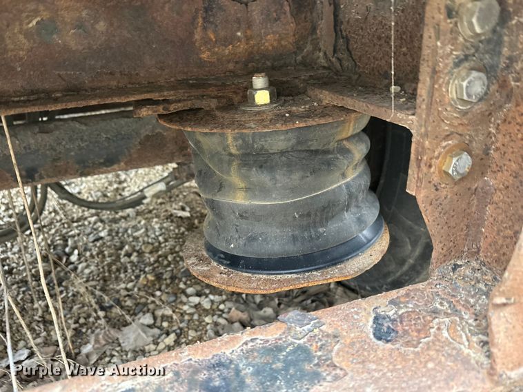 image for item FK1763 2005 Fontaine drop deck trailer