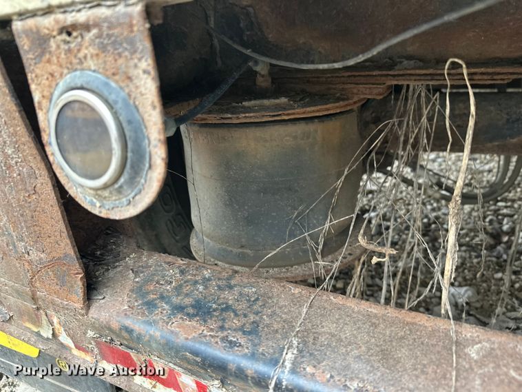 image for item FK1763 2005 Fontaine drop deck trailer