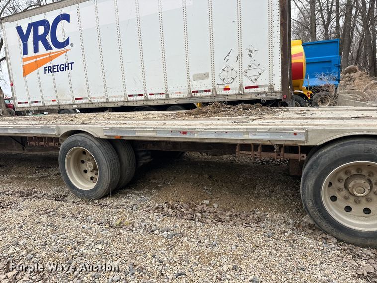 image for item FK1763 2005 Fontaine drop deck trailer