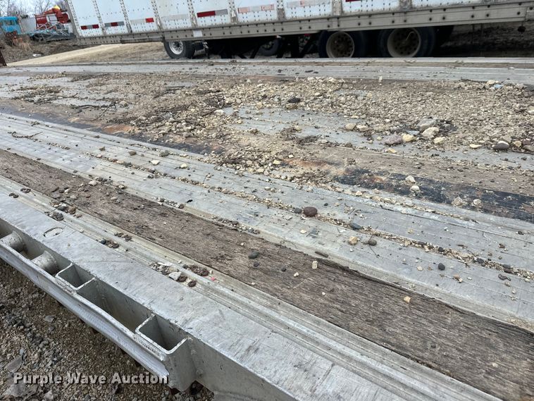 image for item FK1763 2005 Fontaine drop deck trailer