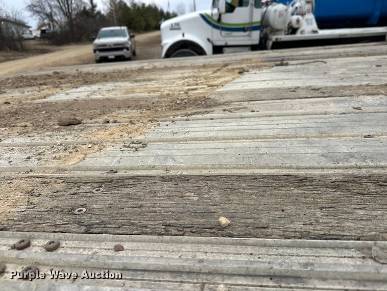 image for item FK1763 2005 Fontaine drop deck trailer