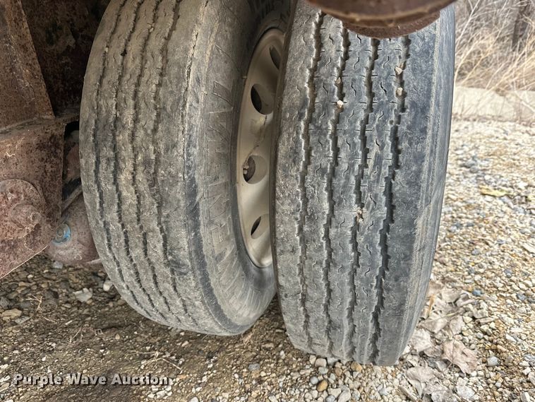 image for item FK1763 2005 Fontaine drop deck trailer