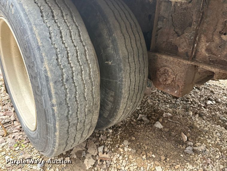 image for item FK1763 2005 Fontaine drop deck trailer