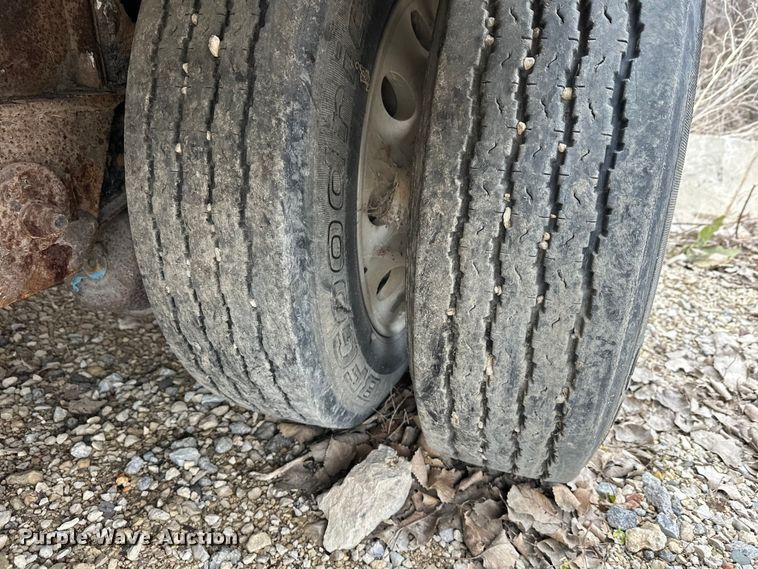 image for item FK1763 2005 Fontaine drop deck trailer