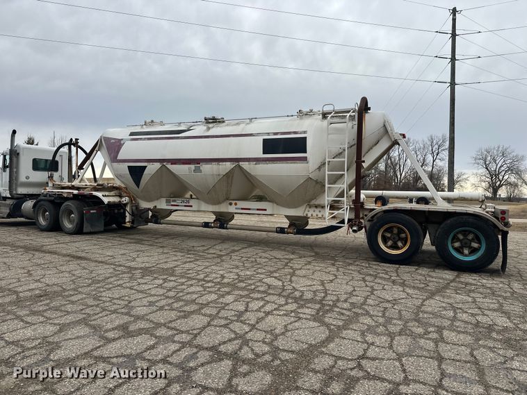 image for item FK1764 1989 Fruehauf HAB-T2-J 1000 pneumatic dry bulk trailer