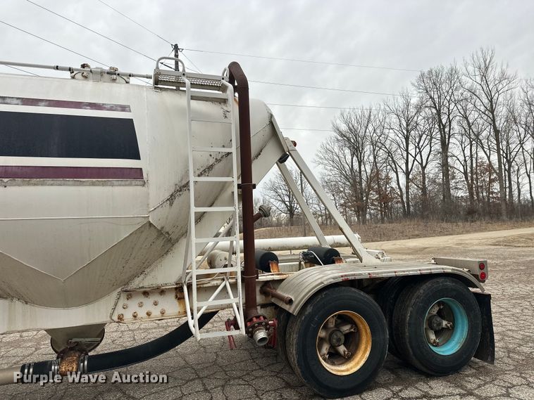 image for item FK1764 1989 Fruehauf HAB-T2-J 1000 pneumatic dry bulk trailer