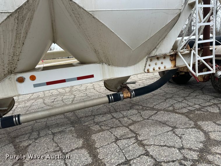 image for item FK1764 1989 Fruehauf HAB-T2-J 1000 pneumatic dry bulk trailer