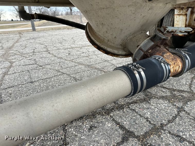 image for item FK1764 1989 Fruehauf HAB-T2-J 1000 pneumatic dry bulk trailer