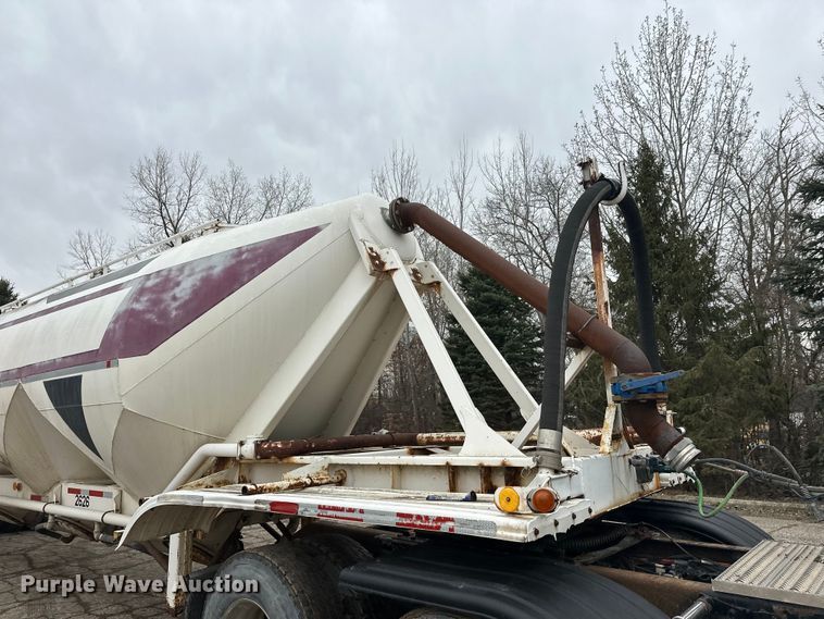 image for item FK1764 1989 Fruehauf HAB-T2-J 1000 pneumatic dry bulk trailer