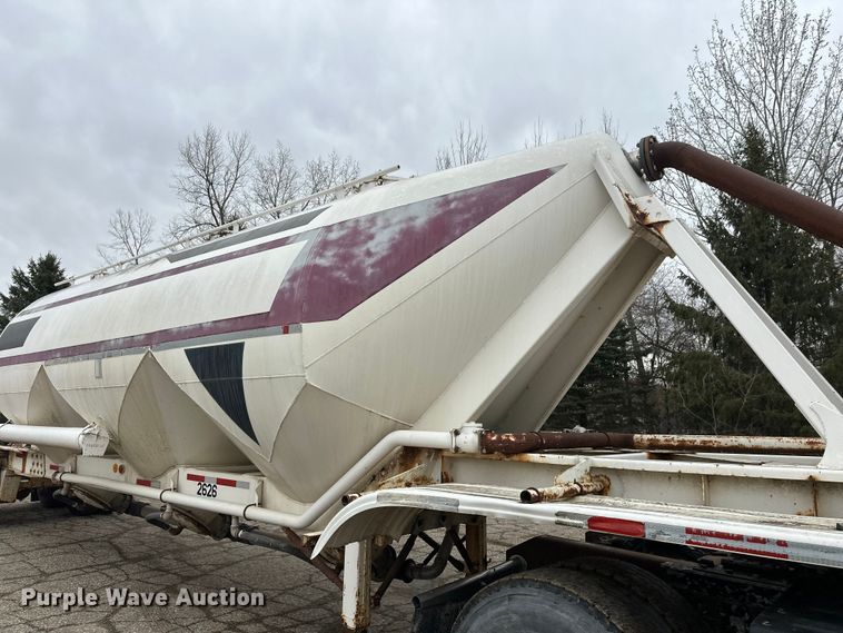 image for item FK1764 1989 Fruehauf HAB-T2-J 1000 pneumatic dry bulk trailer