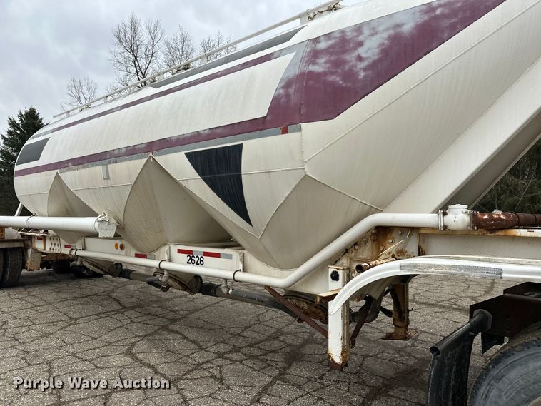 image for item FK1764 1989 Fruehauf HAB-T2-J 1000 pneumatic dry bulk trailer