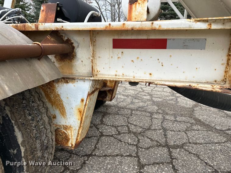 image for item FK1764 1989 Fruehauf HAB-T2-J 1000 pneumatic dry bulk trailer